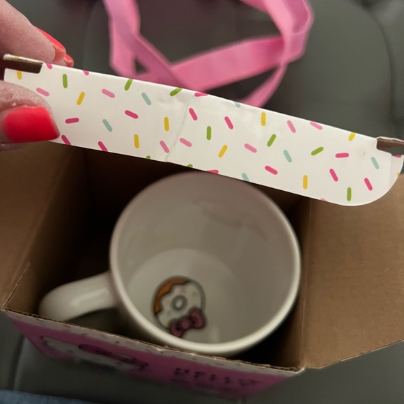 Hello Kitty items from Hello Kitty Cafe Truck from 2017 - Picture 15 of 16